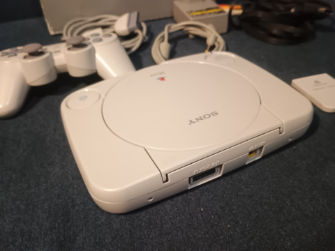 PSone Play Station 1 SCPH-102 zestaw, oryginalny karton PSone Play Station 1 SCPH-102 zestaw, oryginalny karton